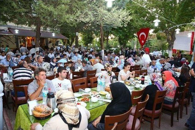 B&uuml;y&uuml;kşehir, Şehit Ve Gazi Yakınlarını İftarda Buluşturdu 1