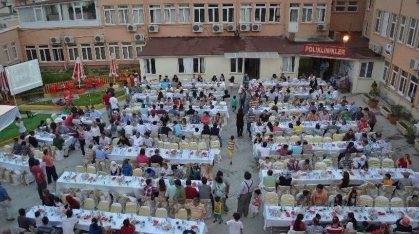 Hastane &Ccedil;alışanları Ve Hasta Yakınları İftarda Buluştu