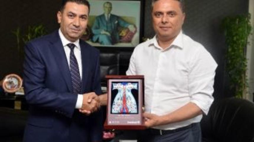 Uysal&rsquo;a Başarı Plaketi