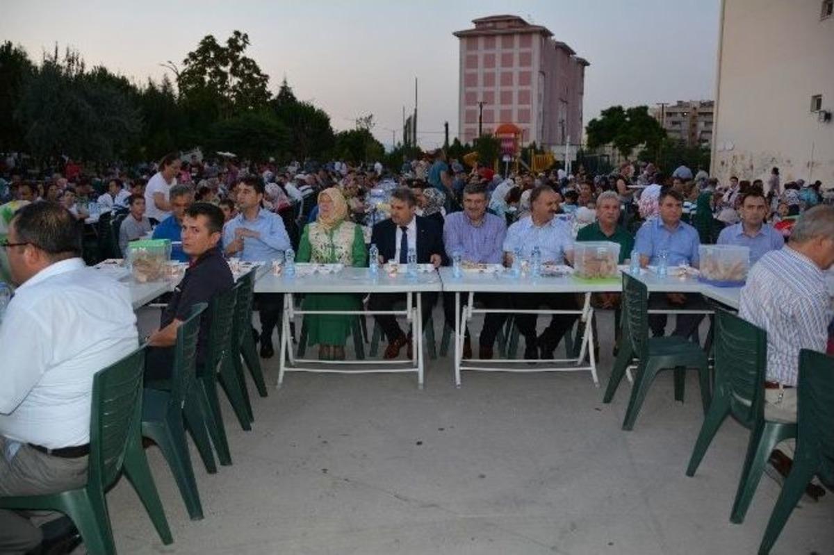 Yunusemre&rsquo;nin İftar Sofrası G&uuml;zelyurt&rsquo;a Kuruldu