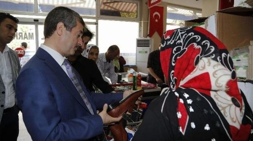 Başkan Tahmazoğlu, Şefkat Mağazası&rsquo;nı Ziyaret Etti