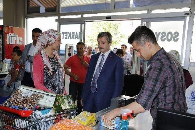 Başkan Tahmazoğlu, Şefkat Mağazası’nı Ziyaret Etti