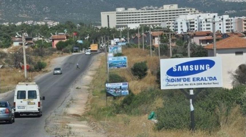 Didimde Yol G&uuml;zergahı &Uuml;zerindeki Tabelalar S&ouml;k&uuml;lmeye Başlandı