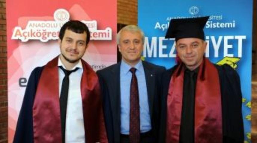 Anadolu &Uuml;niversitesi A&ccedil;ık&ouml;ğretim Mezunları Her Yerde