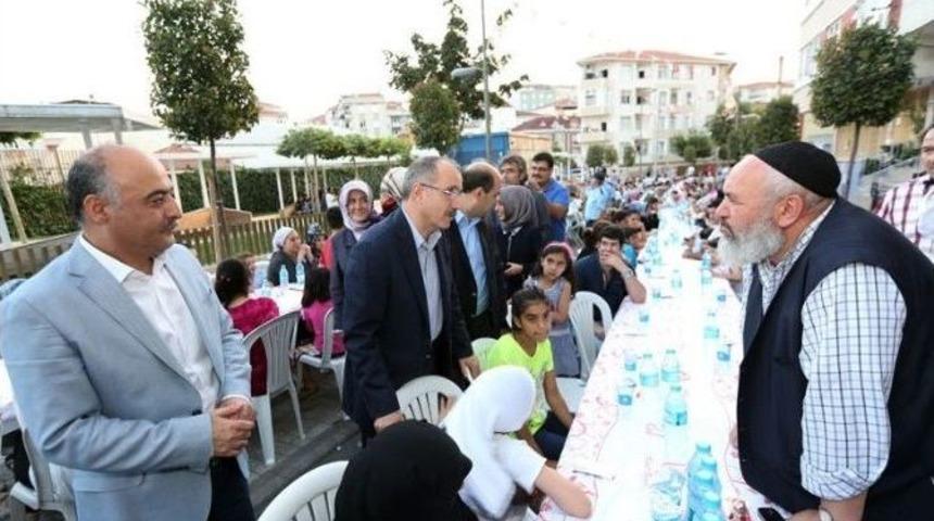 Milletvekili &Ouml;mer Din&ccedil;er, G&uuml;ng&ouml;renlilerle İftar Yaptı