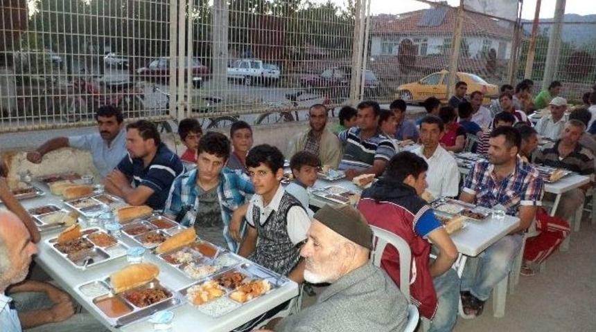 Osmancık Koyunbaba Vakfı&rsquo;nda Herg&uuml;n 500 Kişiye İftar