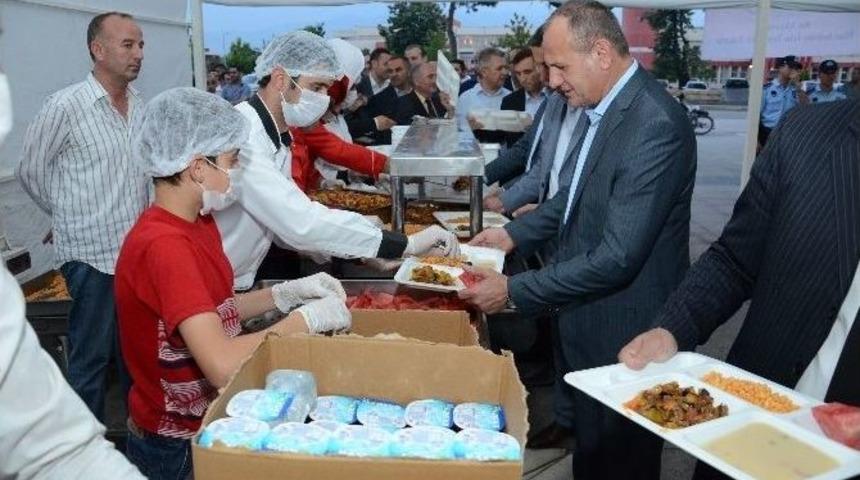 Başkan Orucunu İftar &Ccedil;adırında A&ccedil;tı
