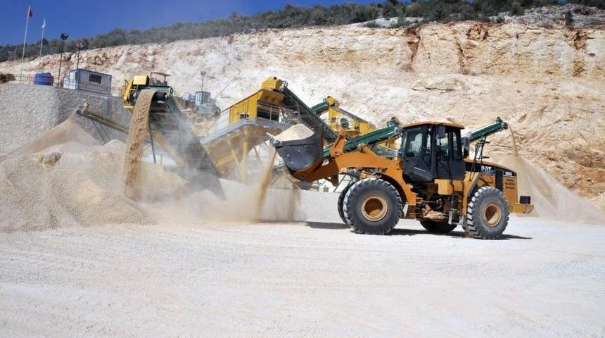 Erdemli Belediyesi Taş Kırma Tesisi Kapasitesini Artırdı