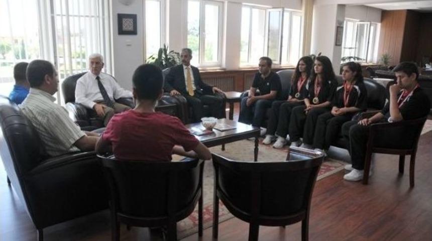 İşitme Engelliler Derneğinden Vali Koca&rsquo;ya Ziyaret