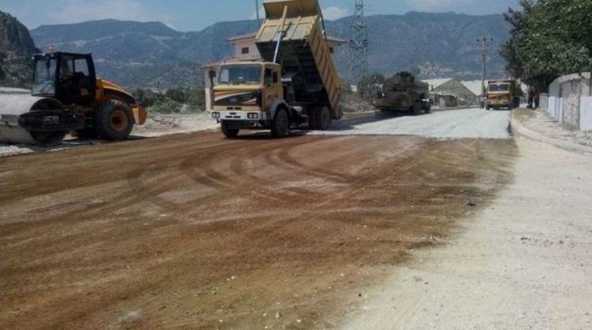B&uuml;y&uuml;kşehir&rsquo;den Demre&rsquo;ye &Uuml;&ccedil; Bu&ccedil;uk Kilometrelik Asfalt