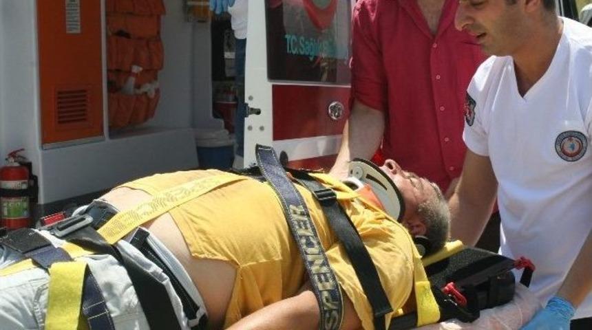 İşe Giderken Kaza Yapan G&uuml;venlik G&ouml;revlisi Yaralandı