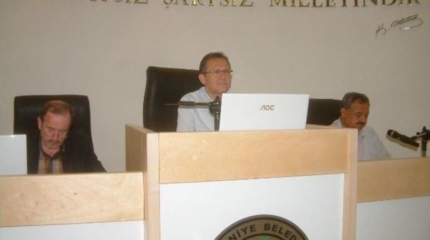 Başkan Uğur, Burhaniye&rsquo;de Sorunları Dinledi