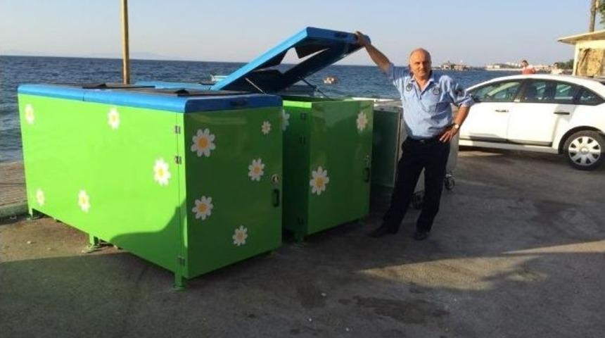 &Ccedil;&ouml;p Konteynerleri &Ccedil;i&ccedil;ek A&ccedil;tı