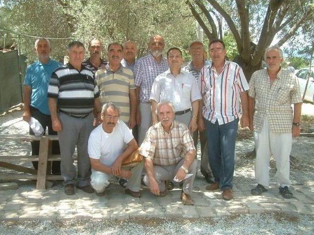 Zeytin Tarlasında Cuma Namazı Kılınıyor