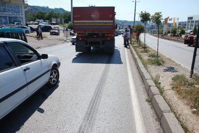 Yolun Karşısına Geçerken Kamyon Çarptı