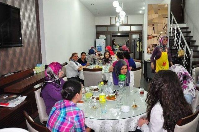 Başkan Alıcık, Bayanların İftar Sofrasına Katıldı 1