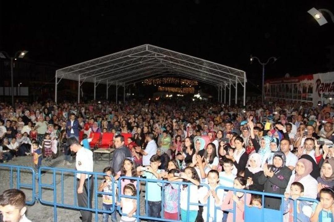 İkbal G&uuml;rpınar'dan Esenyurt'ta Ramazan Sohbeti