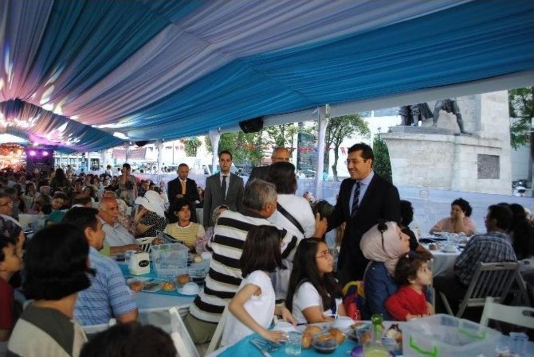 Dilek Sabancı Verdiği İftarda G&ouml;zyaşlarını Tutamadı