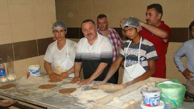 (&ouml;zel Haber) Tuzla Belediyesi Tarafından Suriyeli G&ouml;&ccedil;menlere İftar Verildi 2