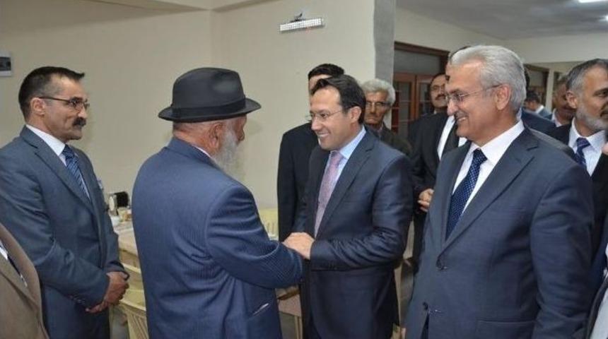 Vali Akdemir Cemevinde İftar Programına Katıldı