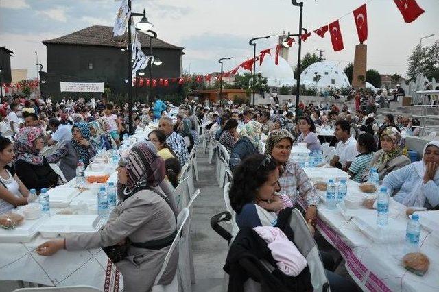 Can: "g&uuml;zel Bir Mekanda Halkımızla Birlikte İftar Yapmaktan Mutluyuz" 2