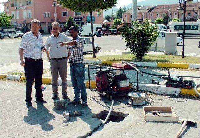 Seçim Taahhütlerini Makam Odasına Astı