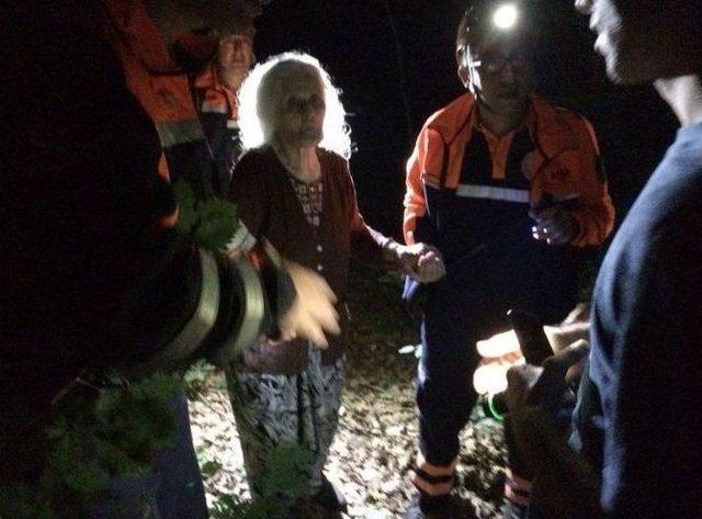 Kaybolan Yaşlı Kadın Dağlık Alanda Bulundu 1