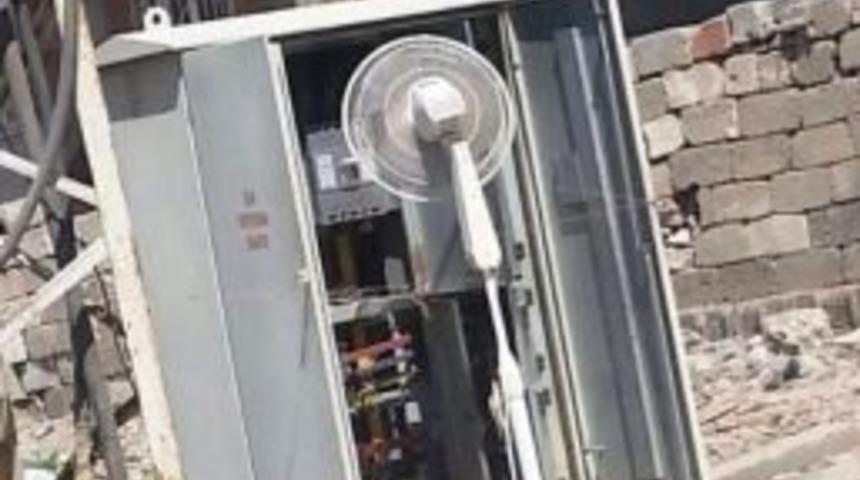 Isınan Elektrik Trafosunu Vantilat&ouml;rle Soğutuyorlar