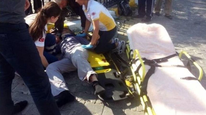 Motosiklet Otomobille &Ccedil;arpıştı: 1 Yaralı