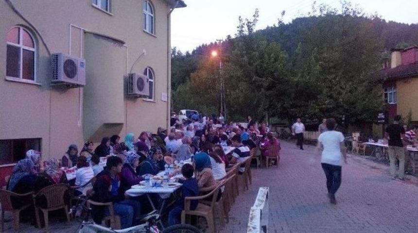 Ulus'ta Mahalle İftarları Devam Ediyor