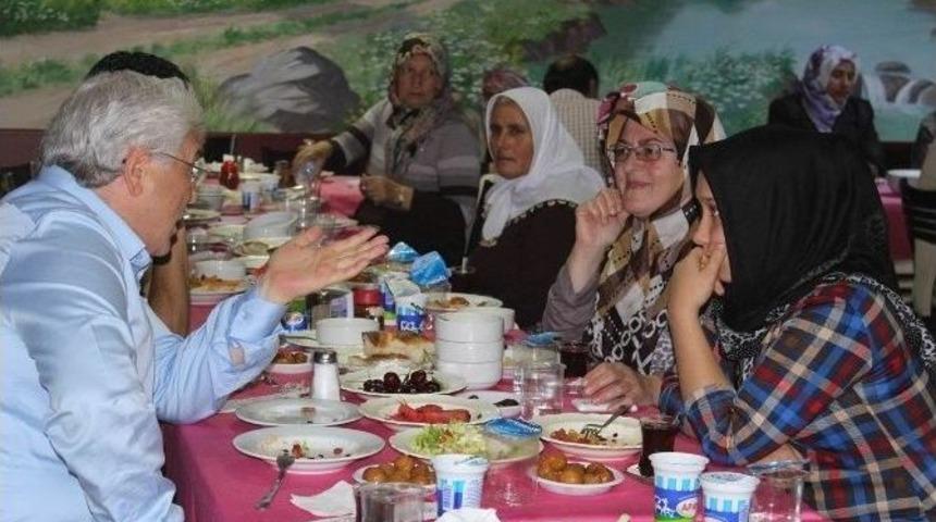 Hasta Ve Refakat&ccedil;ilerle İftar
