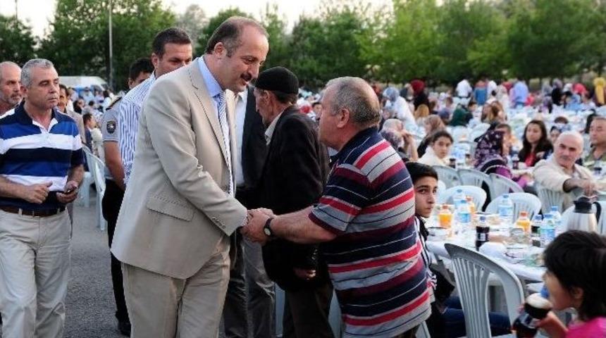 Ak Parti Genel Sekreteri Haluk İpek, Mahalle İftarında