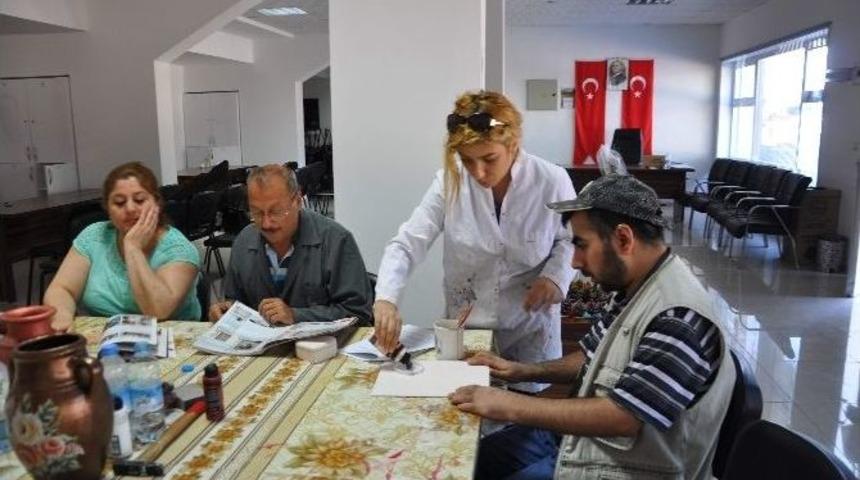 Engelli Evinde Seramik S&uuml;sleme Sanatı Kursu