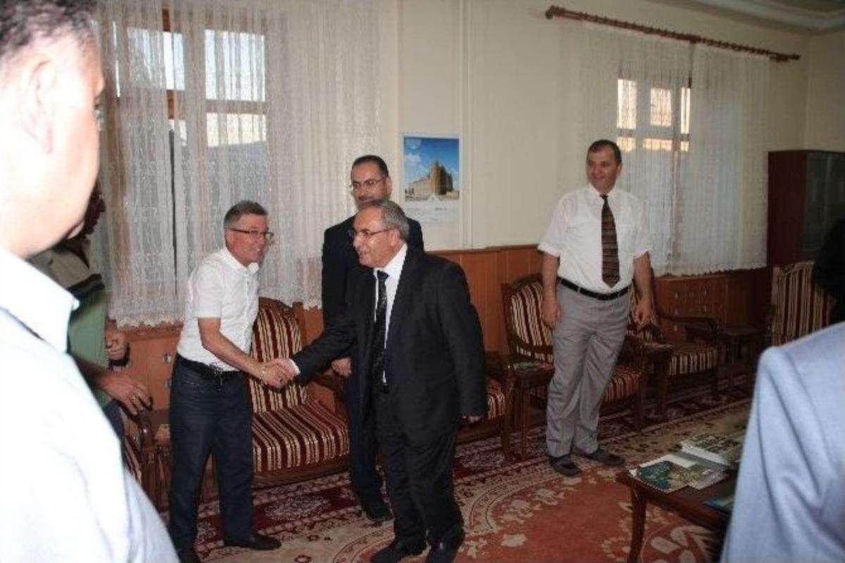 &Ouml;zel &Ccedil;amlıca &Ouml;ğrenci Yurdu'ndan İftar Yemeği