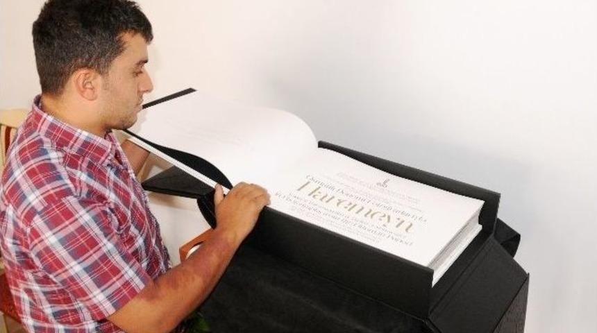 Haremeyn Kitabı &Uuml;niversite K&uuml;t&uuml;phanesinde Sergileniyor