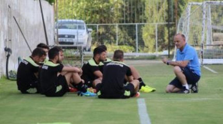 Tekden Denizlispor’da Denenen Futbolcular Beğenilmedi