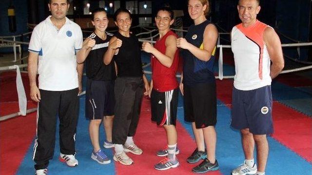 Yıldız Ve Genç Bayan Milli Boks Takımları Mersin’de Kampa Girdi