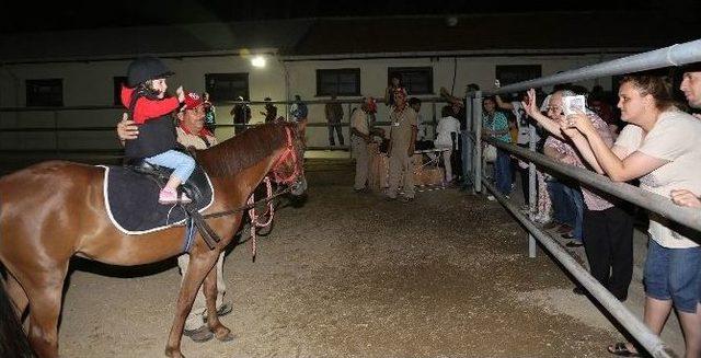 Eskişehirli &Ccedil;ocukların Pony Atlara Binme Mutluluğu 2