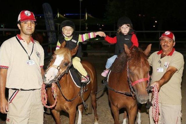 Eskişehirli &Ccedil;ocukların Pony Atlara Binme Mutluluğu 3