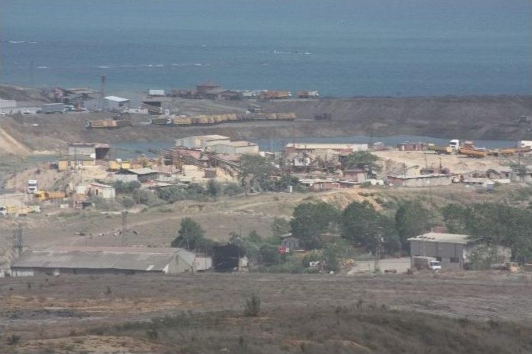 3. Havalimanı Şantiyesinde İş Makinesi G&ouml;lete U&ccedil;tu