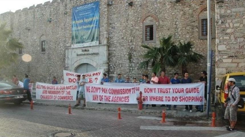 Kuşadası Esnafından Eylem