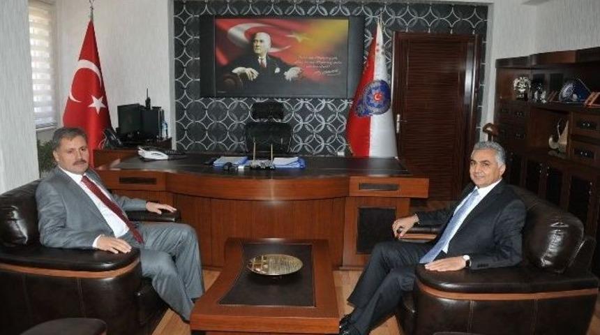 Başkan Ahmet &Ccedil;akır&rsquo;dan Emniyet M&uuml;d&uuml;r&uuml; &Ouml;mer Urhal&rsquo;a Ziyaret