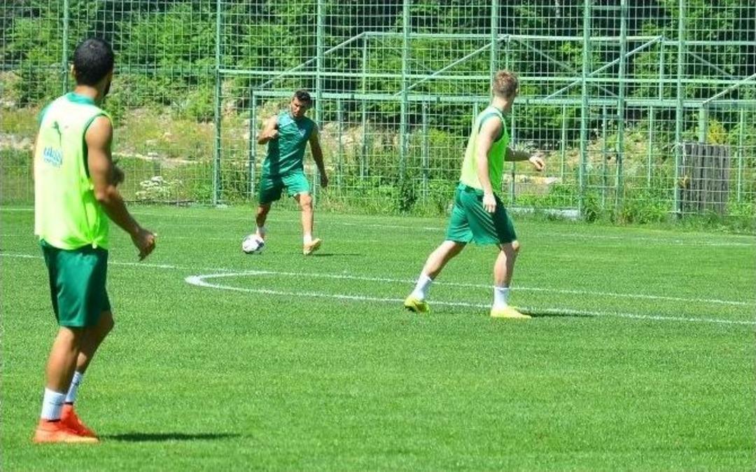 Bursaspor&rsquo;un Kartepe Kampı T&uuml;m Hızıyla S&uuml;r&uuml;yor