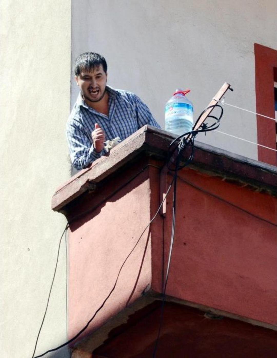 "Uzaylılarla &Ccedil;ay I&ccedil;iyorum, Messi De Bir Uzaylı" Diyerek Ortalığı Birbirine Kattı