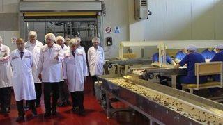 Vali Karahan'dan Mavi Yemiş Ve Elma Üretimine Destek