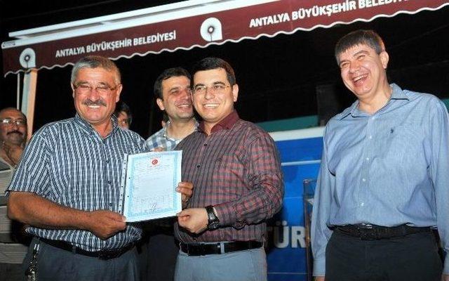 Altınova&rsquo;da Tapular Verildi, Yol M&uuml;jdesi Geldi 1