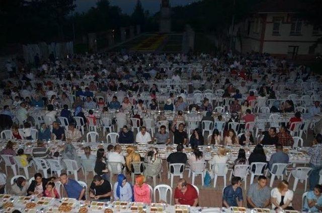 Belediye &Ccedil;alışanları İftar Sofrasında 1