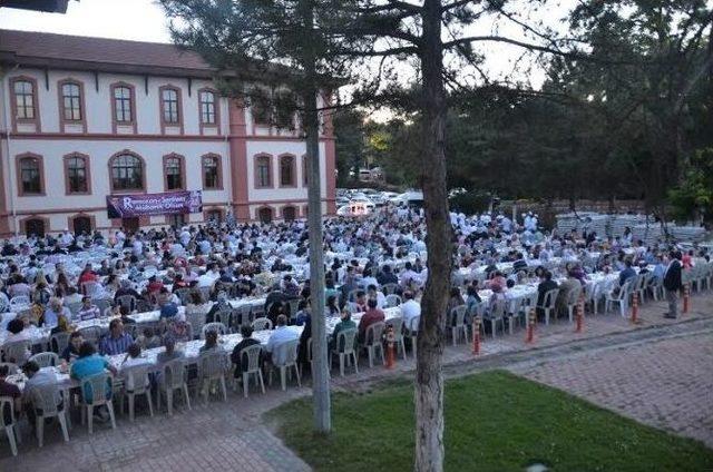 Belediye &Ccedil;alışanları İftar Sofrasında 2