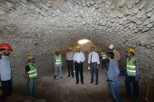 Tripolis Antik Kenti&rsquo;nde Yeni Eserler G&uuml;n Y&uuml;z&uuml;ne &Ccedil;ıkıyor 2