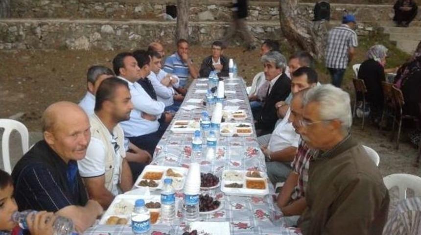 Grevdeki İş&ccedil;iler Aileleri İle İftar Yemeğinde Buluştu